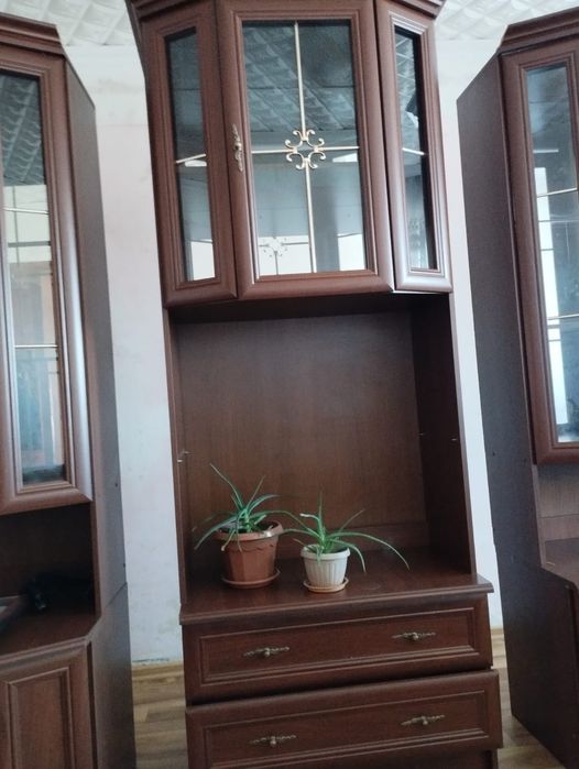 Отдам стенку. Самовывоз.