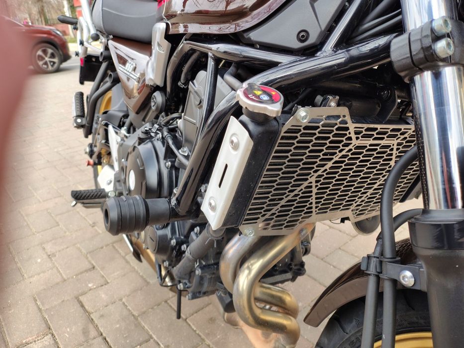 Kawasaki Z 650 RS set complet (side bags, casca, geaca moto) și multiple accesorii