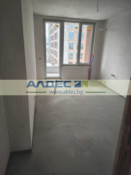 Продава се чисто нов двустаен ап. в широк център!