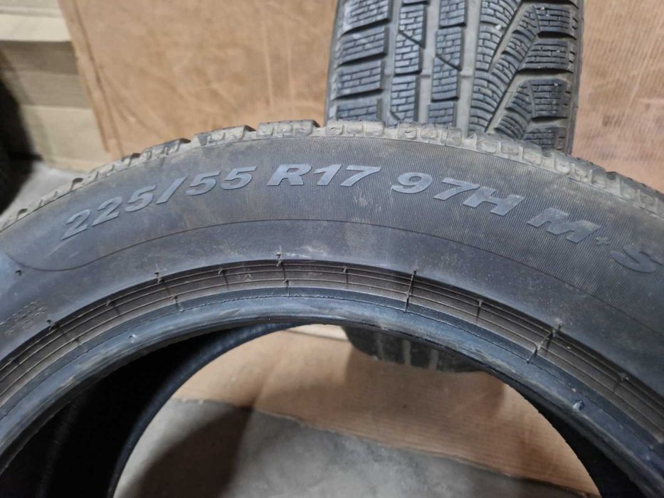 2 Pirelli R17 225/55
зимни гуми
DOT1917