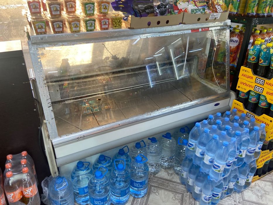 Продам 2 витринных холодильника бу