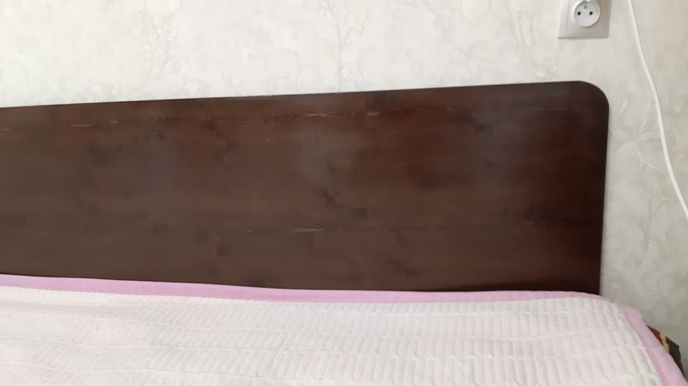 Продам двухспальную кровать, дерево!