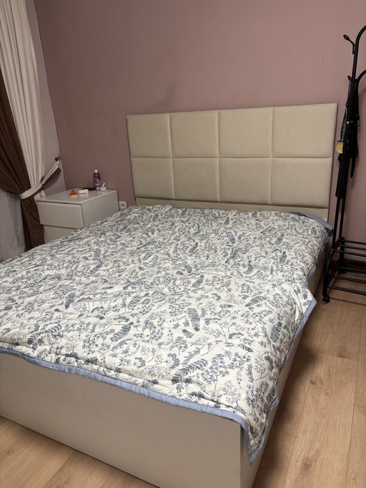 Продам двуспальную кровать