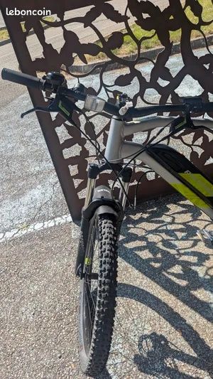 Bicicleta electrica vtt plus oraș  e520 Rockrider din Franta