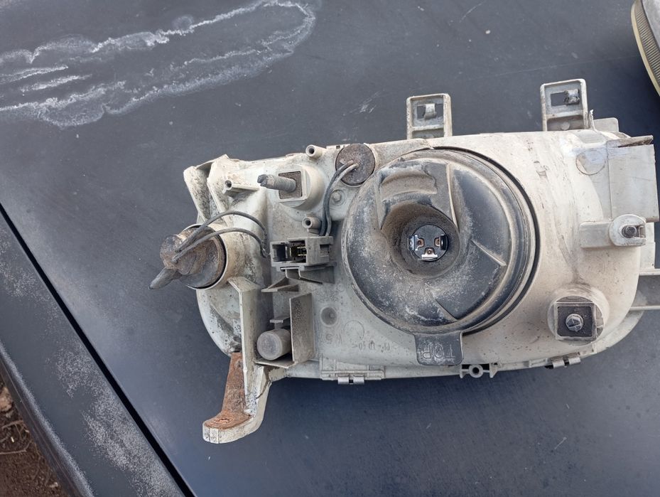 Фарове Nissan Micra K11