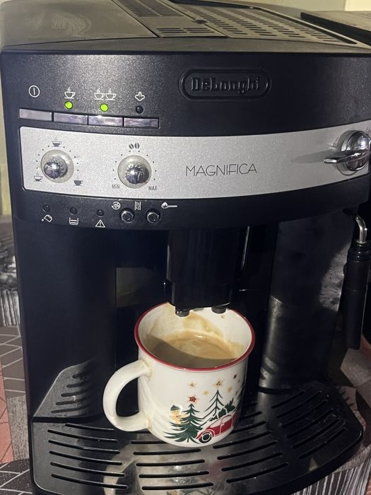 Aparat de cafea Delonghi magnifica