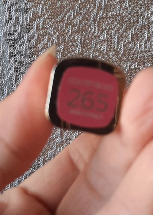 Помада l'Oreal  увлажняющая