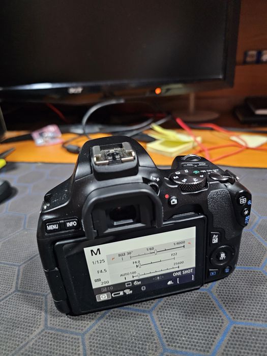 Canon 250D состояние как новое
