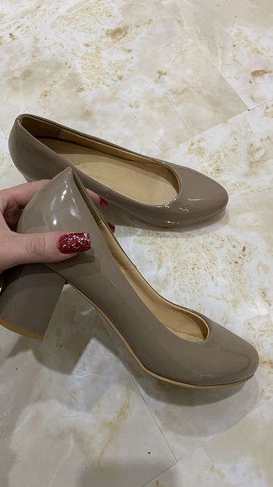 Продам женские туфли