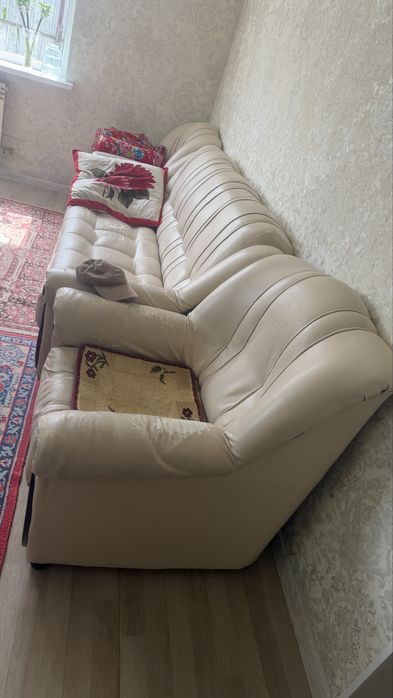 Продам диван с креслами