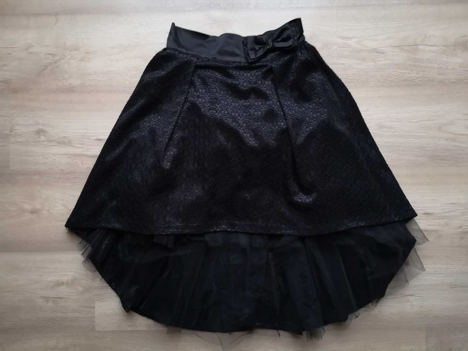 Junona черен костюм с ефектна пола