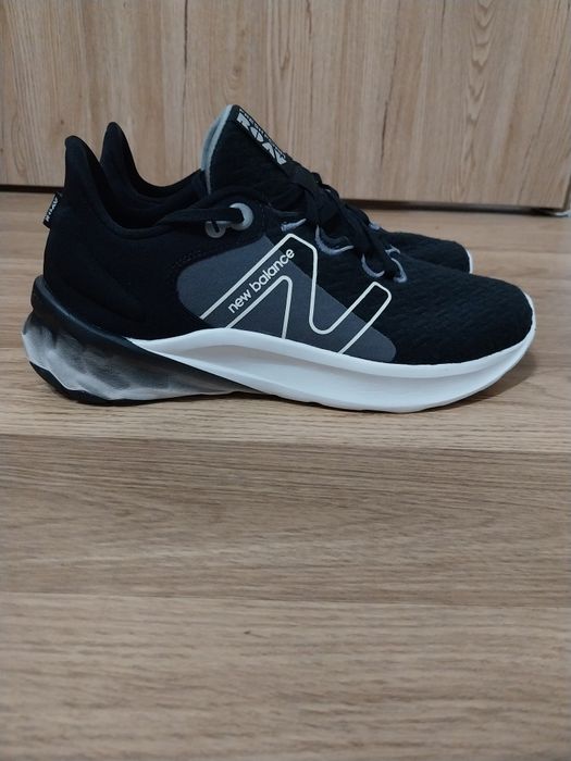 Adidasi Nou originali New Balance Nr.42,5