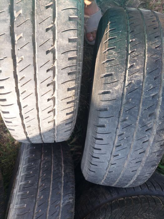 Vând roata 215/65/R16 C