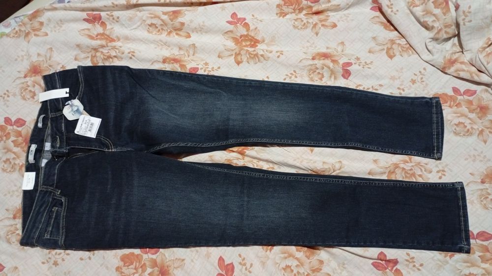 Продам джинсы мужские