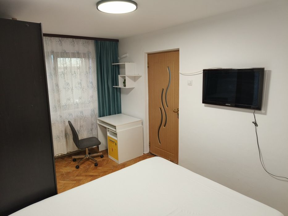 Închiriez apartament cu 3 camere - zona Tomis Nord