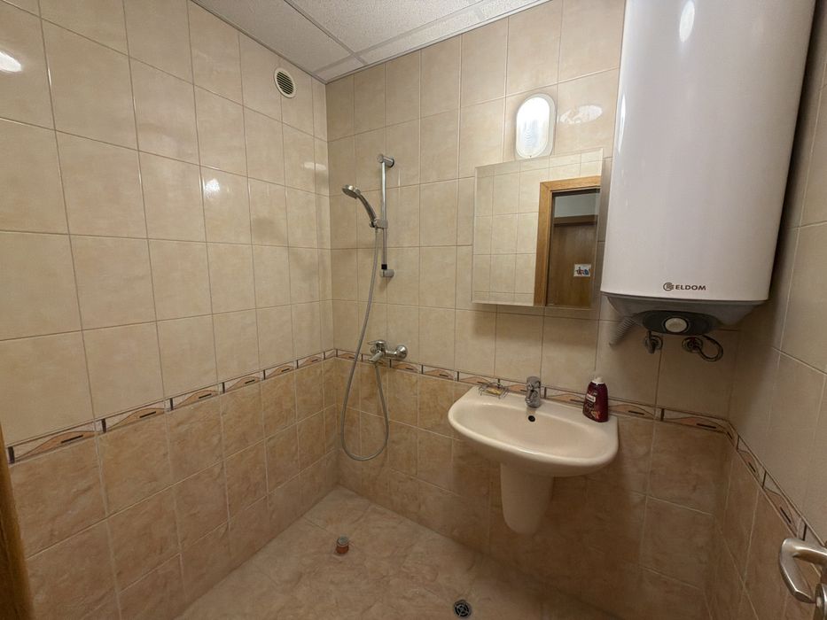 Топ локация! Ексклузивен тристаен имот под наем , Вива Комплекс  в рай