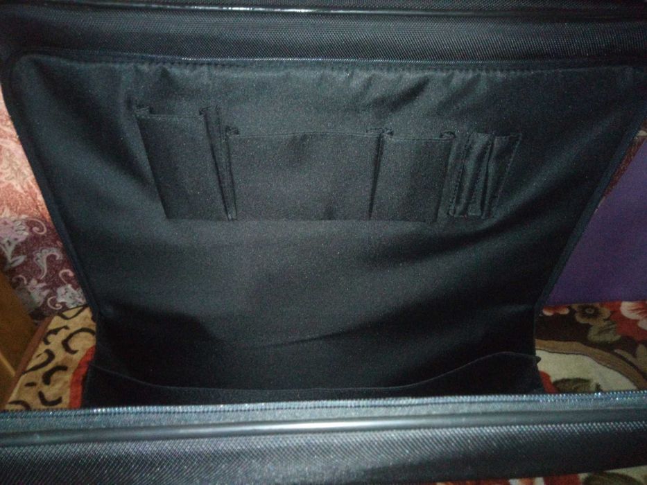 de  vanzare    valiza   mare !!!