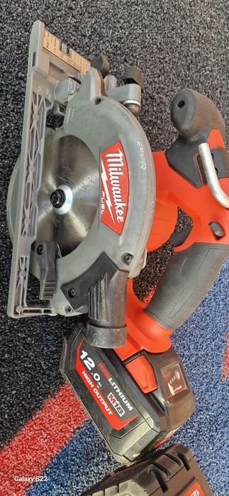 Milwaukee circular pe acumulator