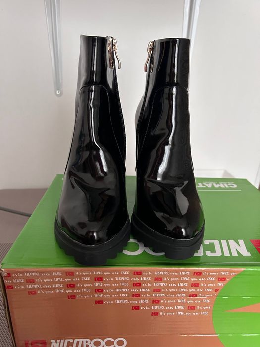 Продам сапожки на каблуках Rusimoni