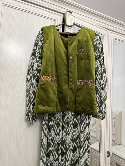 Комзол и платья.