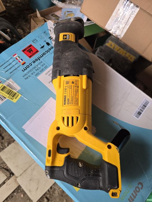 Fierăstrău sabie dewalt