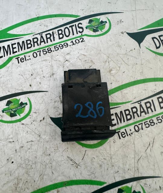 Buton dezaburire parbriz Skoda Octavia prima generatie (facelift)