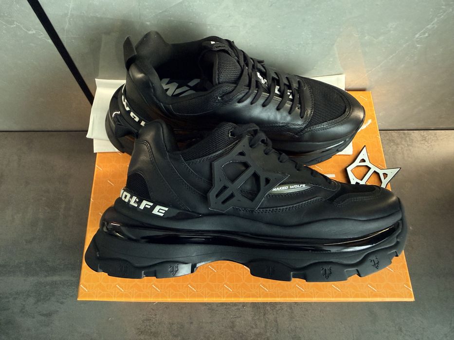 Naked Wolfe ca noi premium