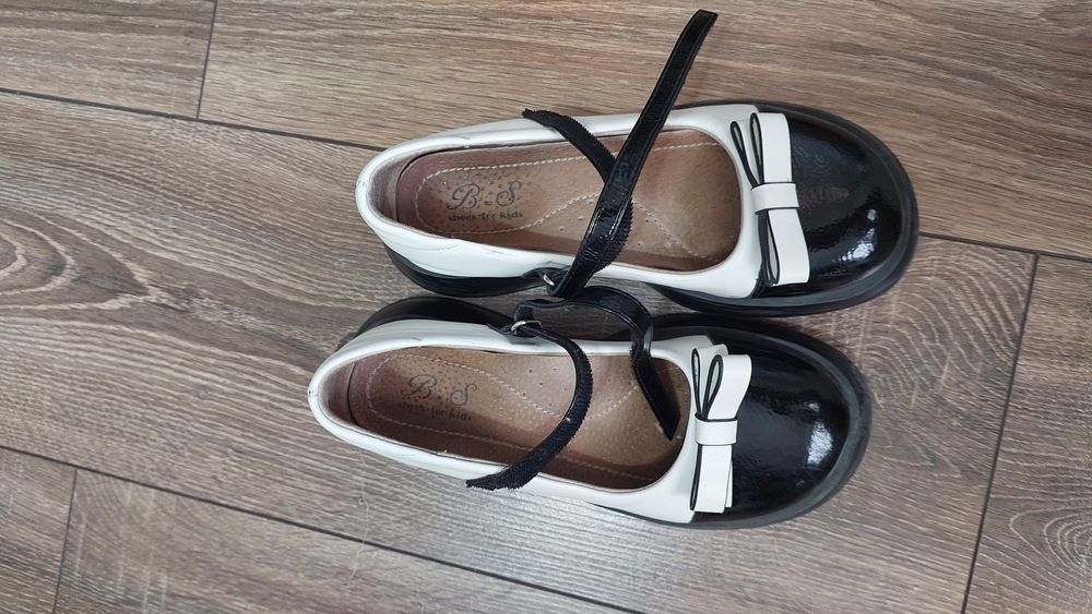 Сандалии детские школьные
