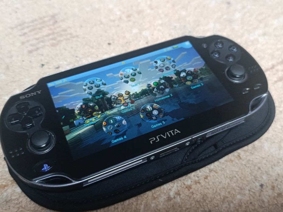 URGENT PS Vita Modat cu Jocuri PCH-1104 Modelul Wifi 3G