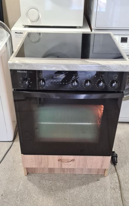 Фурна за вграждане с керамични котлони Miele H251