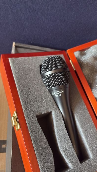 Два микрофона срочно