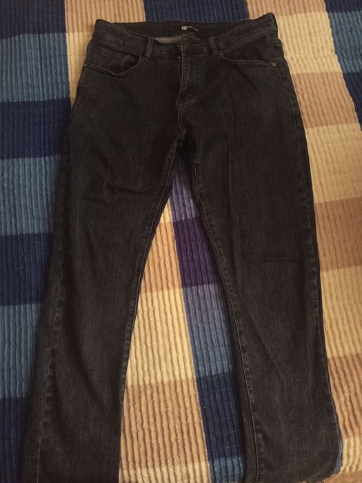 Отдам джинсы 2 пары с ремнем