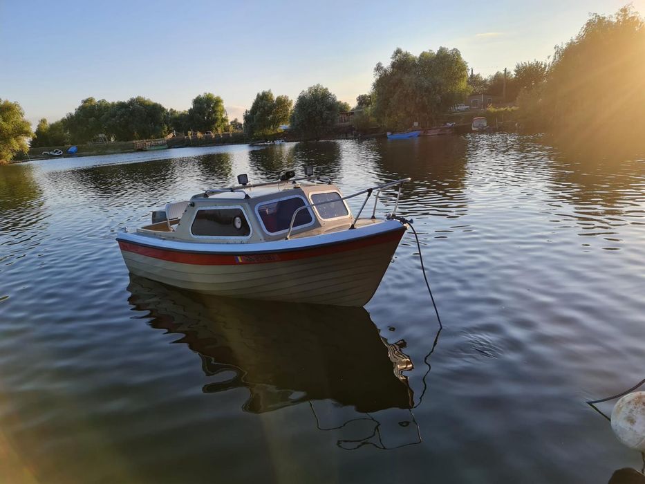 Barca Vega cu motor Evinrude