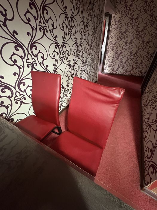 Стол со стульями