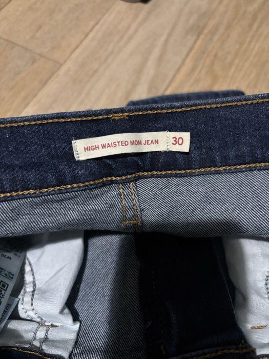 Levi’s blugi , model  High Waisted Mom Jean