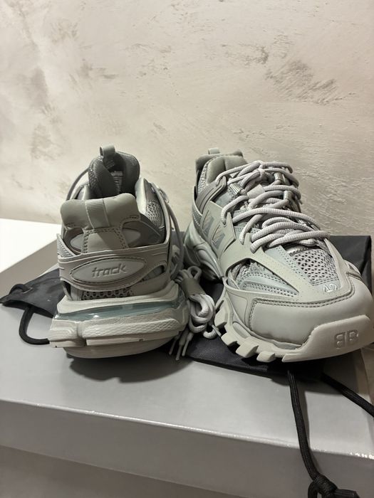 vand balenciaga track marime 42