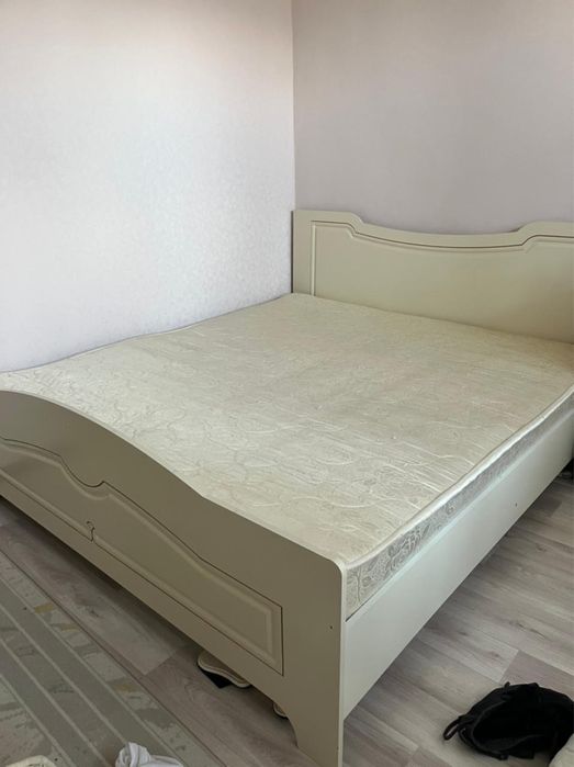Продам кровать с матрасом