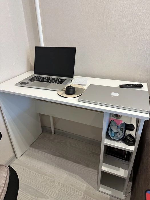 Письменный стол, для ноутбука и домашних заданий