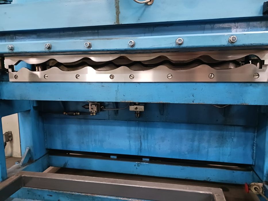 Linie/utilaj tigla metalica+ coama-afacere