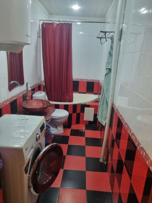 Срочно сотилади 3 хонали квартира  3чи этаж 5 этали уйга