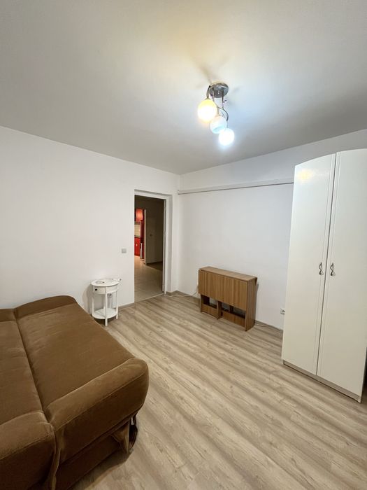 De închiriat - apartament str. Victoriei