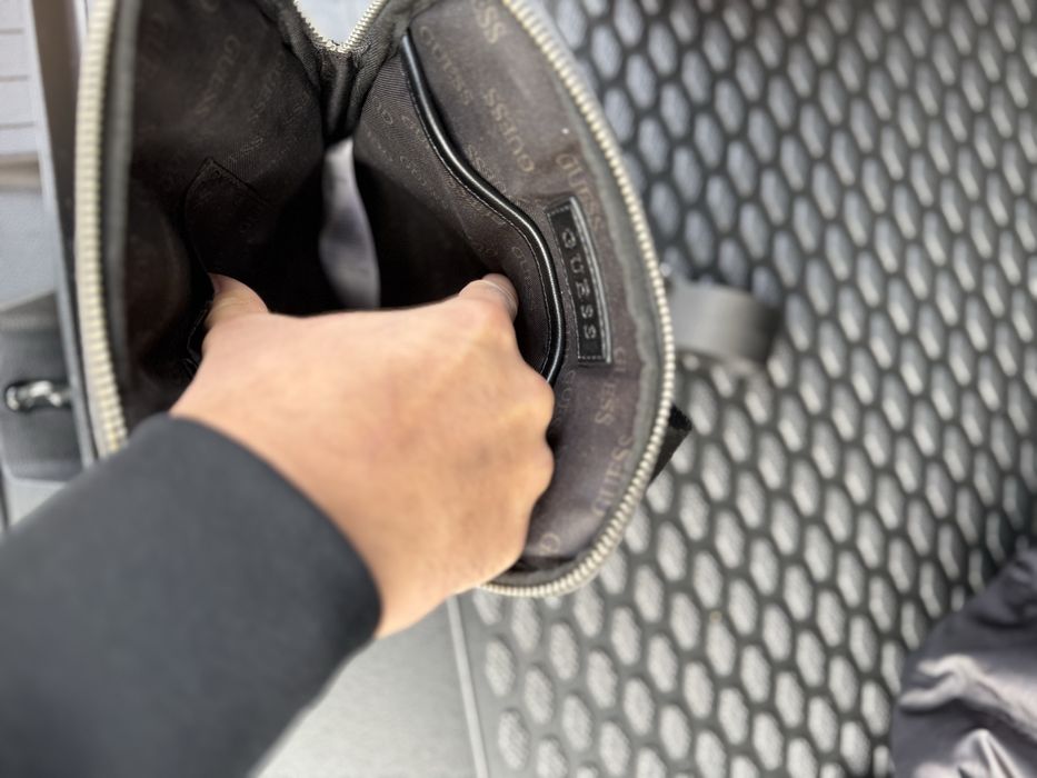 Мъжка чанта Guess