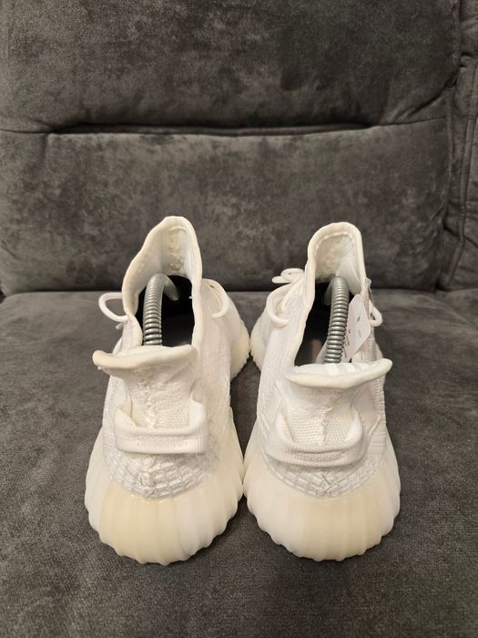 Adidas yezzi nr 41 și 42 preț 350 lei