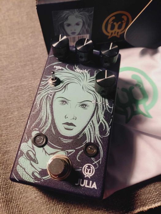 Walrus Julia Chorus хорус / вибрато педал за китара