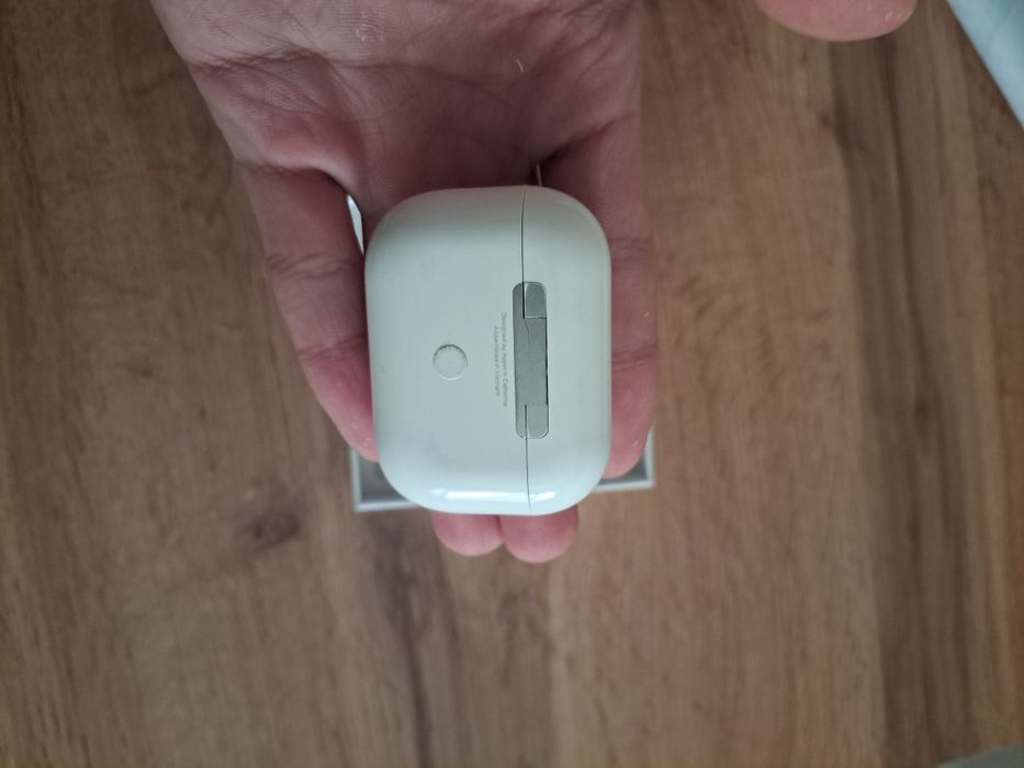AirPods Pro (2nd generation) — оригинал, отличное состояние