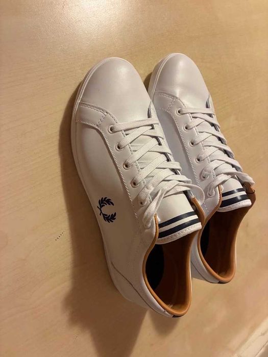 Продавам обвуки Fred Perry, 45 номер