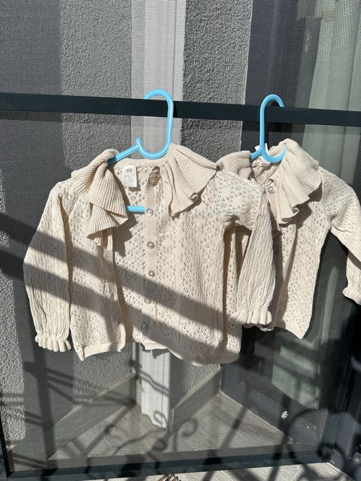 Vand bluzite HM, aproape noi, pret 30 lei bucata.