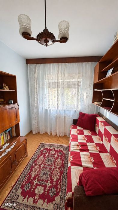 Apartament spatios cu 3 camere, 55 mp utili, etaj 3 - zona Lipovei