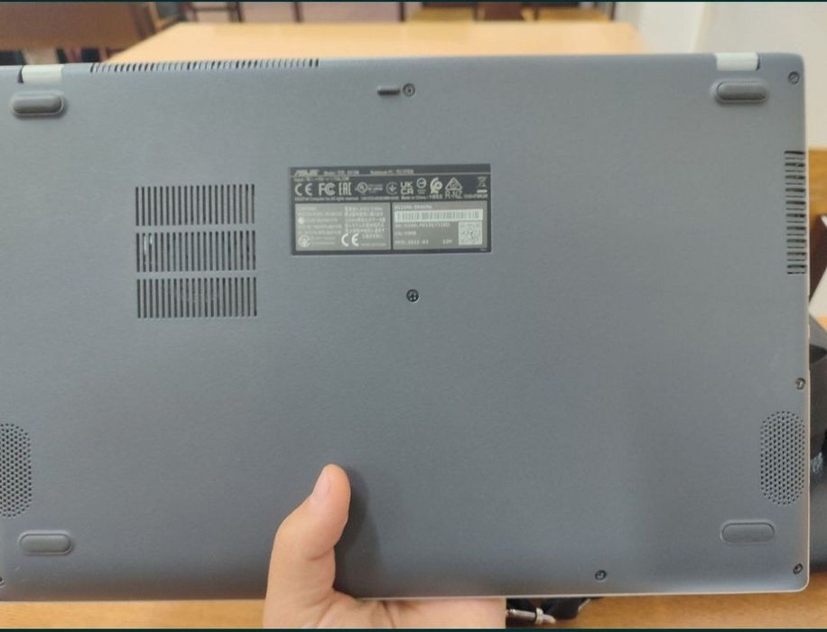 Asus noutbook sotiladi!