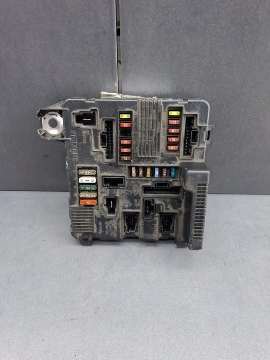 Panou sigurante si relee 8200306033C Renault Megane 2003